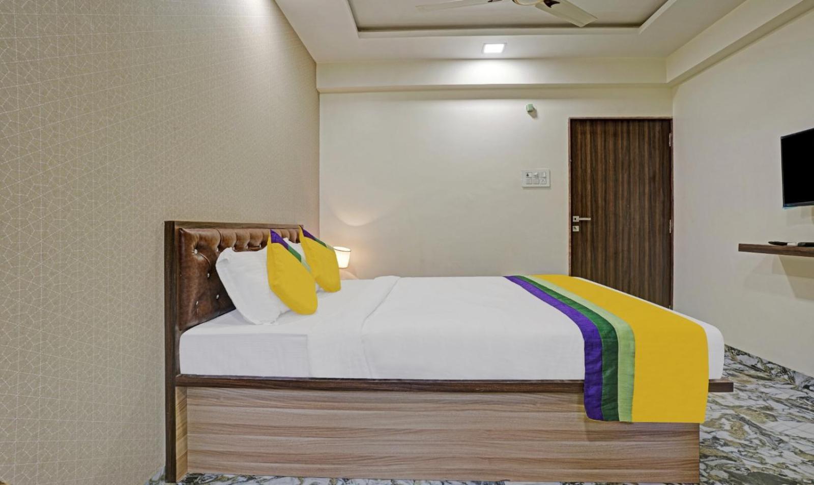 Glitz Hotels Golden Birds - Mahape, Наві-Мумбаї Екстер'єр фото