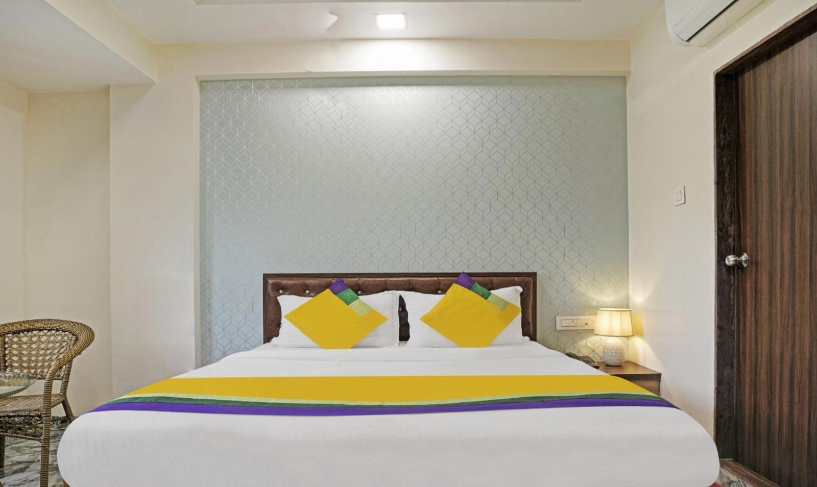 Glitz Hotels Golden Birds - Mahape, Наві-Мумбаї Екстер'єр фото